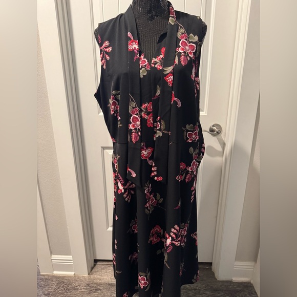 Ann Taylor Factory Dresses & Skirts - Floral Sleeveless Dress Ann Taylor factory women’s dress. Size 16 #89